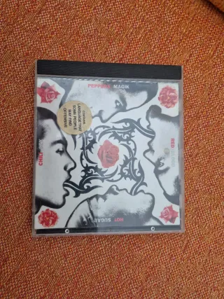 Libro y discos Red Hot Chili Peppers y Metallica