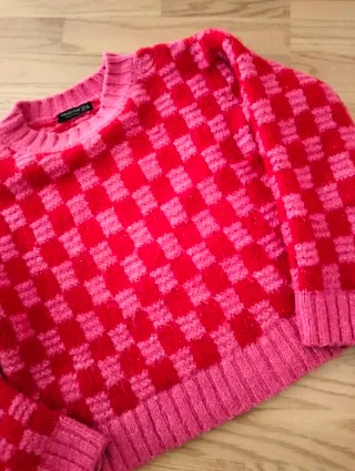 Jersey de mujer. Marca Stradivarius. Talla S.