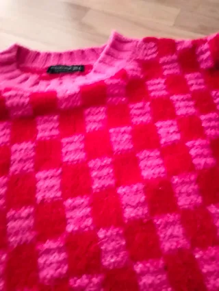 Jersey de mujer. Marca Stradivarius. Talla S.