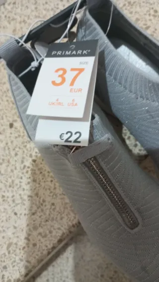 Playeros grises con cremallera y brillos