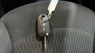 Peugeot 208 PureTech 82 Style 60 kW (82 CV)