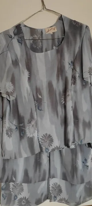 Conjunto blusa manga corta y falda Laura G.