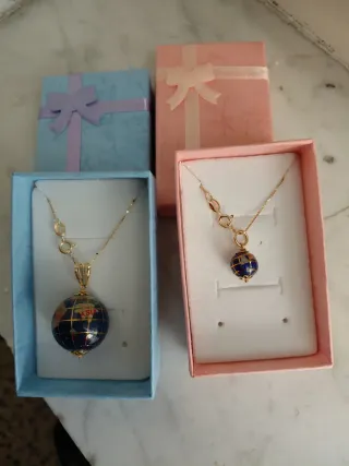 2 collane con ciondolo mappamondo