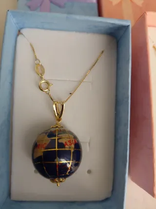 2 collane con ciondolo mappamondo