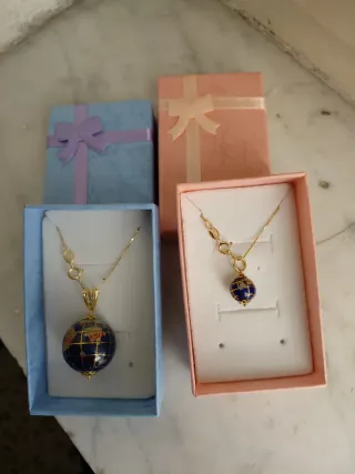 2 collane con ciondolo mappamondo