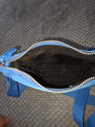 Bolso azul bandolera