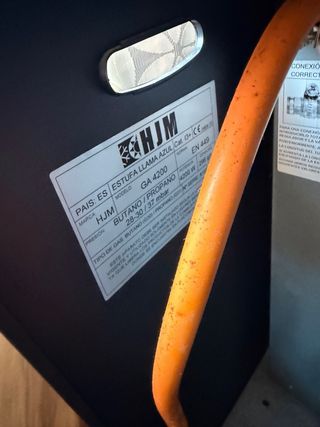 Calentador a gas con bombona y manguera