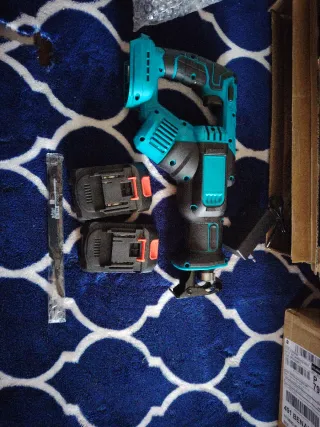 Sierra eléctrica 21V con 2 baterías