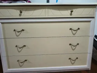 Comò in legno robusto e capiente 110x h 85x50