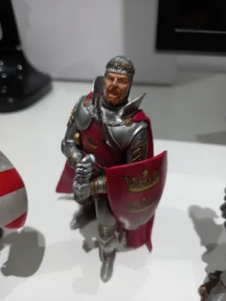 Soldatini medievali in miniatura