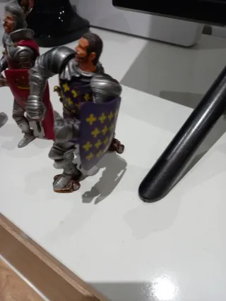 Soldatini medievali in miniatura