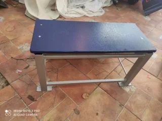 Escalera de dos peldaños azul