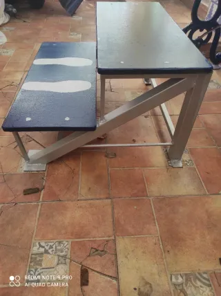 Escalera de dos peldaños azul