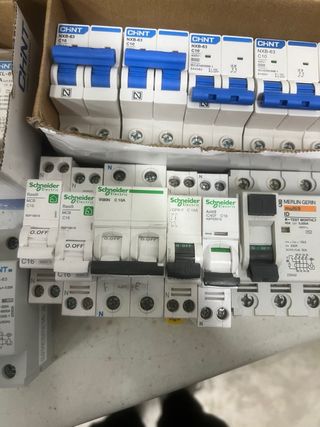 Magnetotérmicos y diferenciales – Schneider Electr