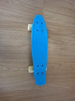 Monopatín azul