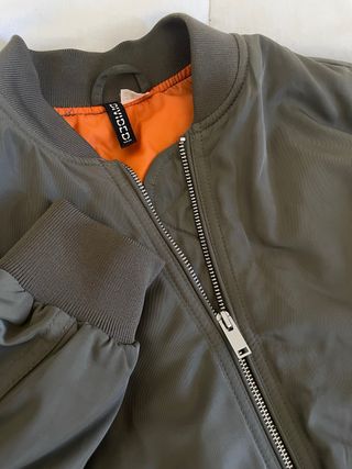 Chaqueta bomber H&M verde y naranja