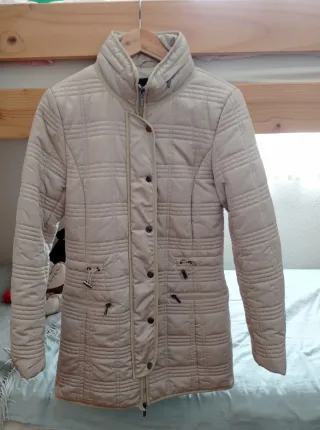 Chaqueta beige acolchada mujer