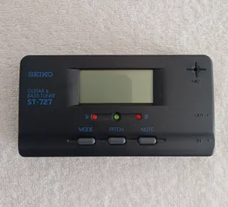 AFINADOR DE GUITARRA Y BAJO SEIKO ST-727.