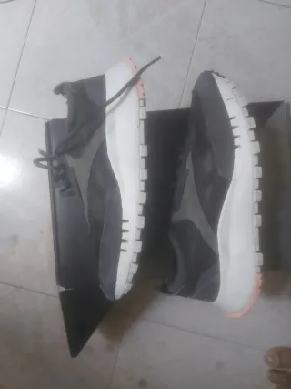 Zapatillas Reebok Negras y Grises