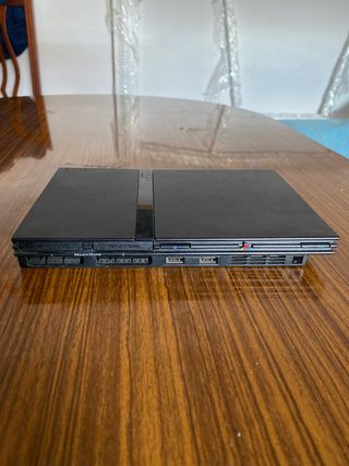 Console PlayStation 2 (PS2) per parti