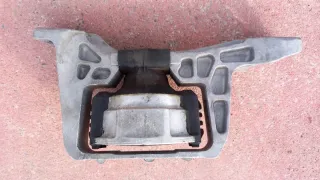 SOPORTE MOTOR MAZDA 3