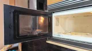 Microondas Whirlpool plateado, 23L