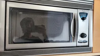 Microondas Whirlpool plateado, 23L