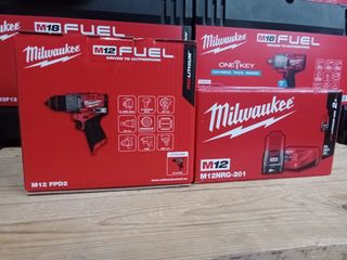 Milwaukee FPD2 taladro percutor cargador y batería