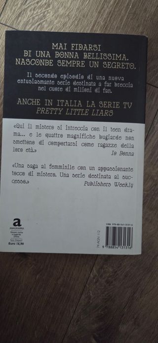 Giovani, carine e bugiarde. Divine