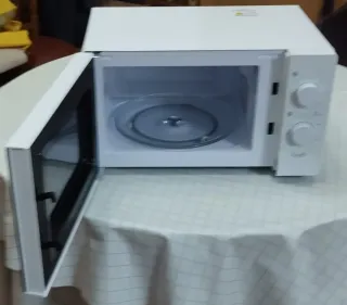 Microondas marca Simply.