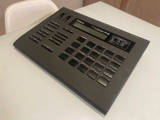 Roland R8 Caja de Ritmos