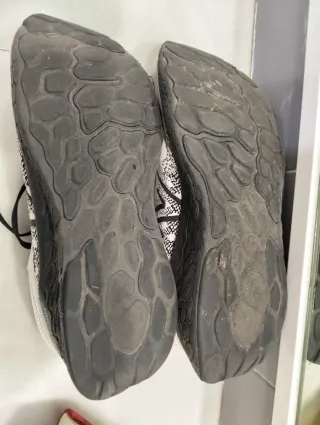 Zapatillas New Balance Blancas y Negras