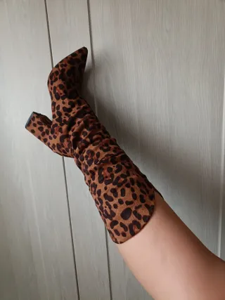 Bolso y botas estampado leopardo