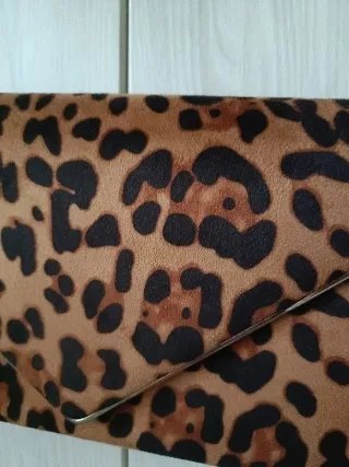 Bolso y botas estampado leopardo
