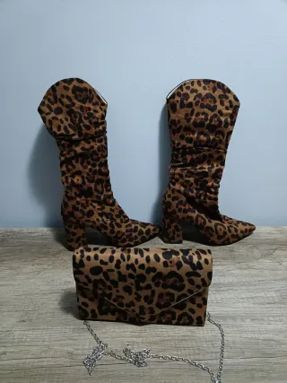 Bolso y botas estampado leopardo