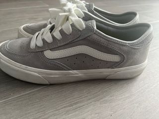 Sapatilhas Vans cinza e branco tam 42