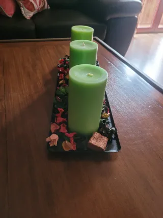 Centro de mesa bandeja con 3 velas verdes