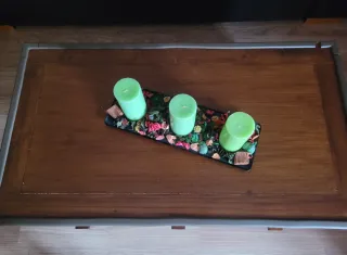 Centro de mesa bandeja con 3 velas verdes