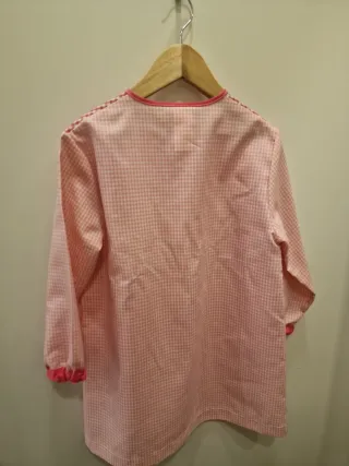 Bata infantil cuadros rosa