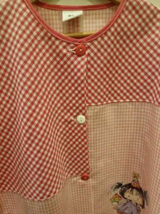 Bata infantil cuadros rosa