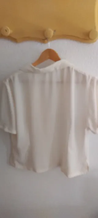 Camisa de vestir color crema