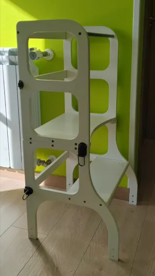 Torre de aprendizaje y pupitre 2 en 1