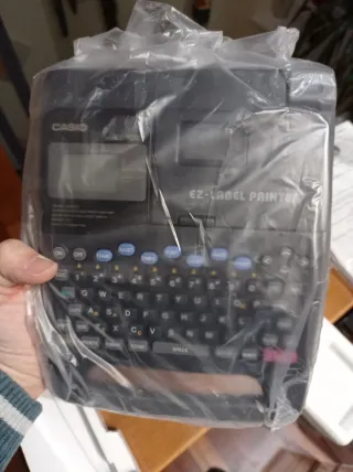 Impresora de etiquetas Casio KL-7000 BK