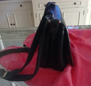 Bolso de hombro con solapa trenzada en ante