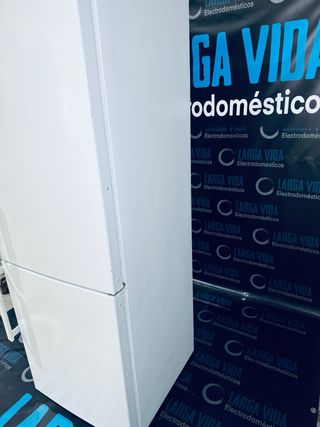 127.Frigorifico Combi No Frost 1,87x60  NEVIR