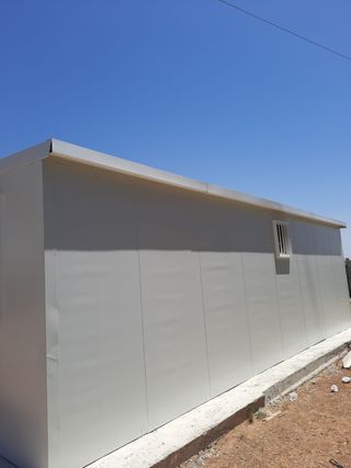 CASA SANDWICH MODELO ARAHAL EN 50 M2 (2)