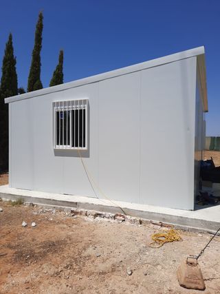 CASA SANDWICH MODELO ARAHAL EN 50 M2 (2)