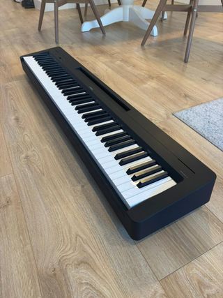 Teclado digital Yahama P-145 negro