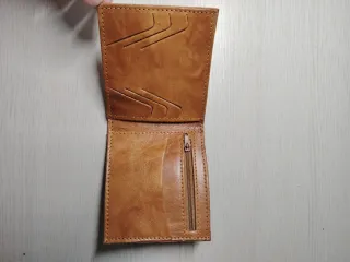 Cartera de cuero.
