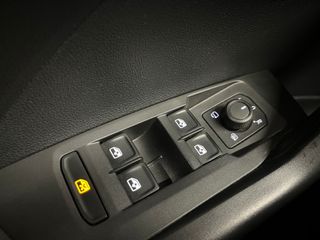 Volkswagen T-Cross 1.0 TSI Advance -- IMPECABLE--